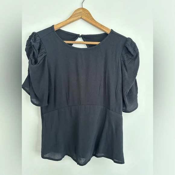 Abercrombie & Fitch Tops - Abercrombie & Fitch NWT Black plump sleeves with back cut-out Size: M